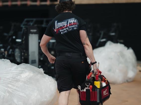 DIY plumbing versus professional plumber Liverpool: when to call a plumber